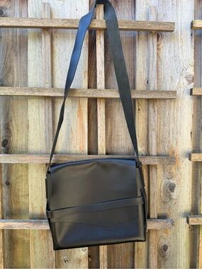 Rustico Black Leather Crossbody Like New